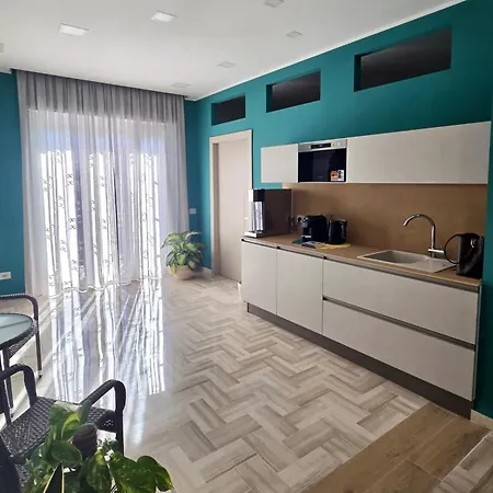 Da Delfina Πανσιόν Άντζιο